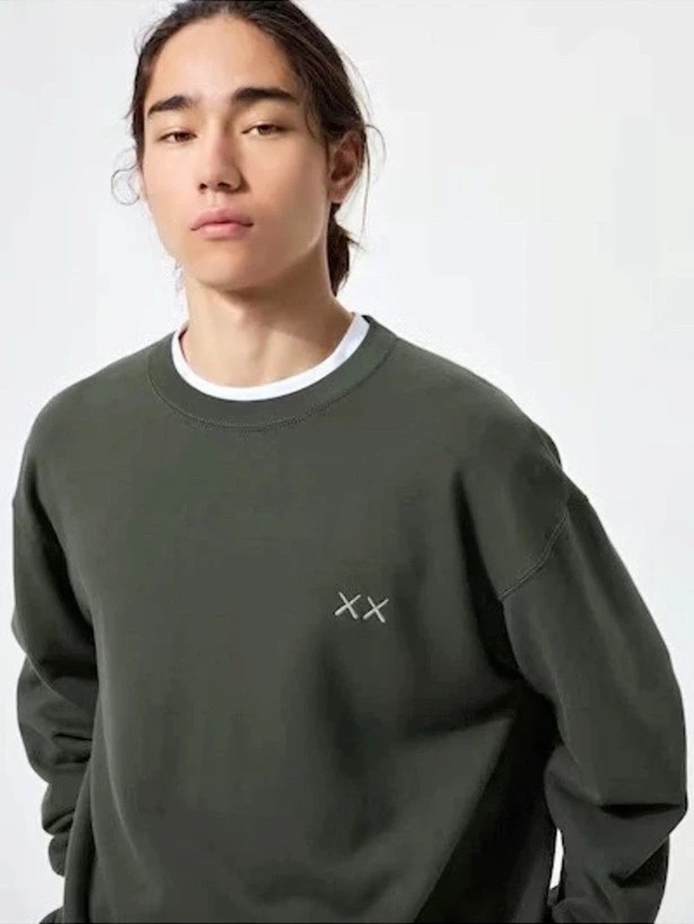 Uniqlo KAWS x Uniqlo sweatshirt Graphic Sweatshirt. Grey Size Small Like New